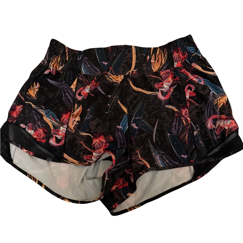 lululemon athletica Hottie Hot low rise lined short 4”